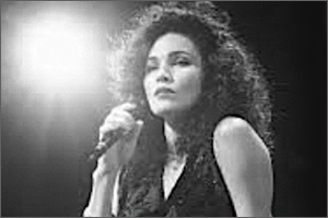 Black Velvet - Original Version (Easy Level) by Alannah Myles